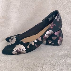 CHRISTIAN SIRIANO - NWOT metallic flower print pointed-toe ballet flats